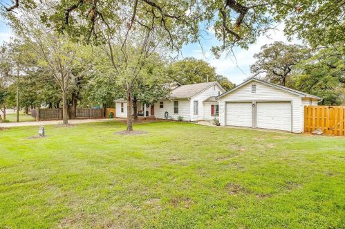 405 Center Ln, Fort Worth, TX 76140-9537