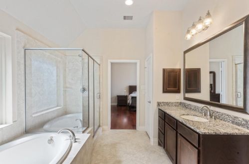 6226 Milam Branch Ln, Richmond TX 77471-6654 exterior