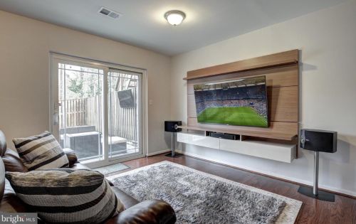 6369 Buffie Ct, Springfield VA  22015-3401 exterior