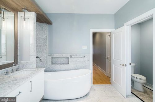 764 19 St, Philadelphia PA 19130-2001 exterior