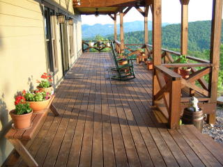 1068 Smokey Hollow Dr, Sky Valley, GA 30537-1776