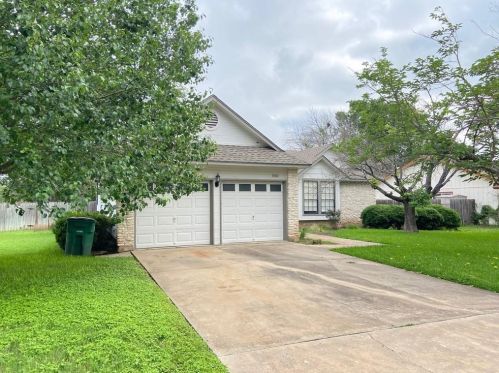 9010 Bridgewood Trl, Austin TX  78729-3636 exterior