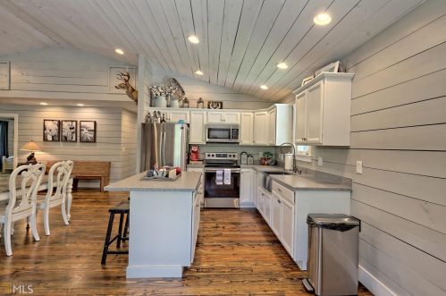 529 Missouri Ln, Lakemont, GA 30552-2942