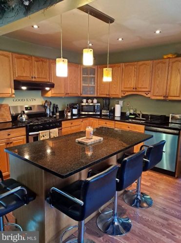 100 Chestnut Ave, Camden NJ  08107-2208 exterior