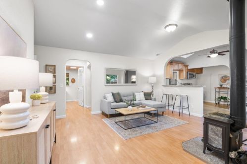 200 Rowardennan Dr, Ben Lomond, CA 95005-9342