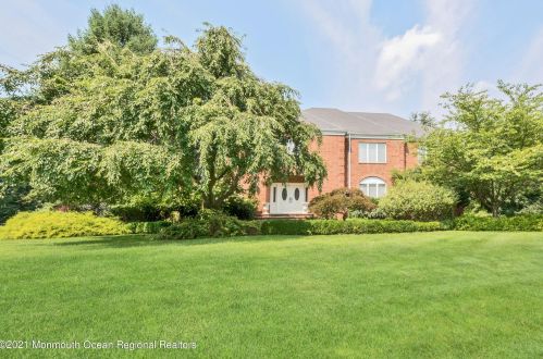 7 Tara Ct, Holmdel Village, NJ 07733-1700