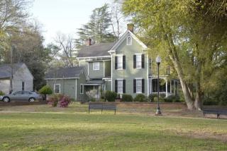 105 Greenville St, Abbeville, SC 29620-1755