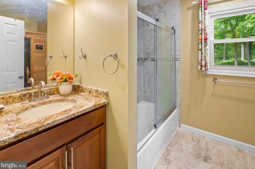 1063 Stuart Rd, Princeton NJ  08540-1219 exterior