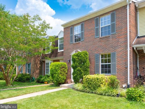 6358 Shaundale Dr, Springfield, VA 22152-2142