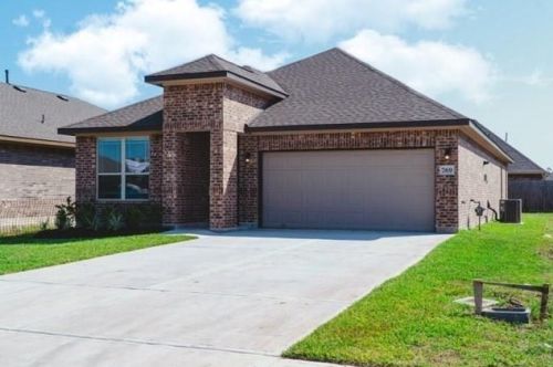 769 Rosewood, Angleton, TX 77515-3477