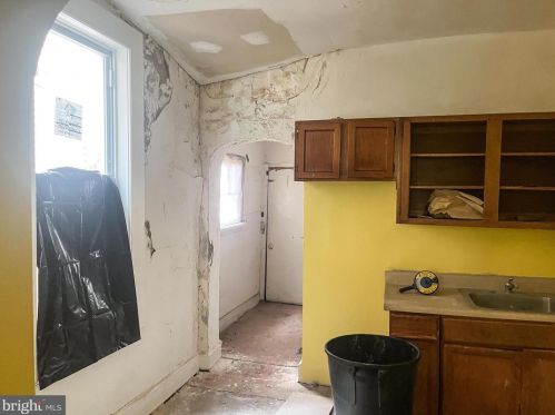 563 Line St, Camden NJ 08103-1610 exterior