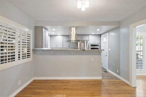 3300 Montrose Ave, Glendale CA 91214-3341 exterior