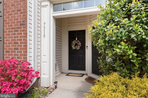 7310 Brunson Cir, Gainesville, VA 20155-4901