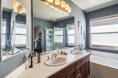 1482 Caminito Sicilia, Chula Vista CA  91915-4142 exterior