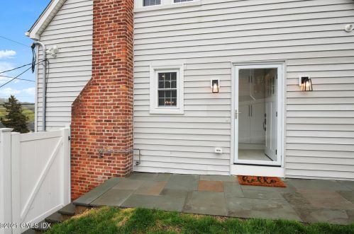 24 Nicholas Ave, Greenwich CT  06831-4924 exterior