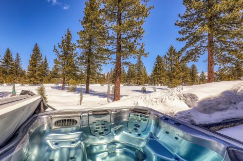 9218 Heartwood Dr, Truckee CA  96161-5196 exterior