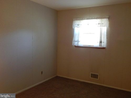 4 Stoneham Rd, Trenton NJ 08638-2745 exterior