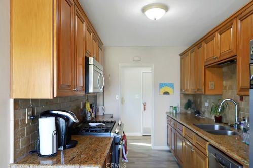 6411 Tournament Dr, Riverside CA  92509-5762 exterior