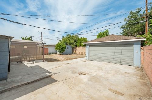 526 Buttonwood St, Anaheim CA  92805-2225 exterior