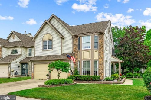 48 Sandhurst Dr, Mount Laurel, NJ 08054-6208