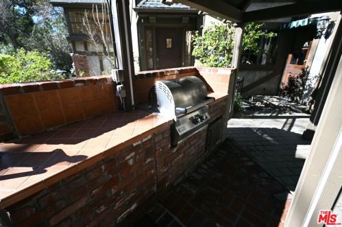 3041 Chevy Chase Dr, Glendale CA  91205-4805 exterior