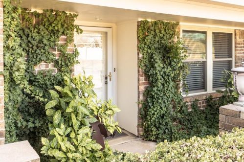 6504 Victoria Ave, Fort Worth TX  76180-8048 exterior