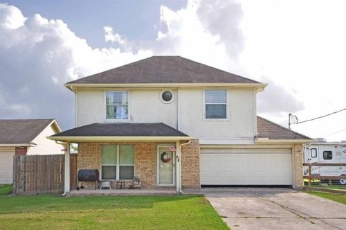 98 4th St, Van Vleck, TX 77482-6021