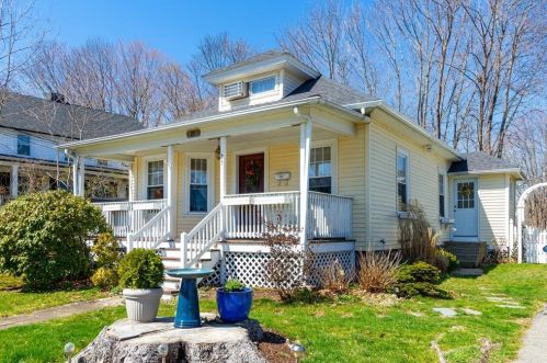 25 High St, Glocester, RI 02859-2641
