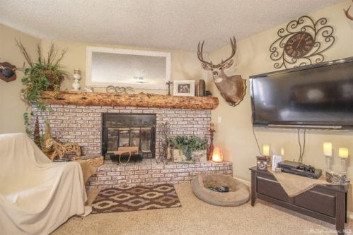 20716 Black Oak Dr, Tehachapi, CA 93561-8744
