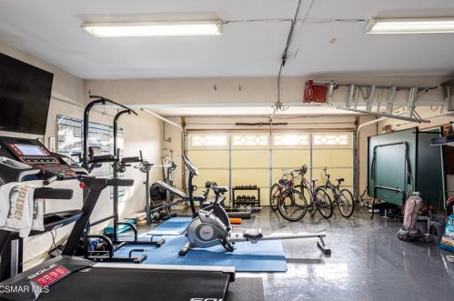 865 Links Vw Dr, Simi Valley CA 93065-6661 exterior