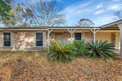 215 Pine Hill Dr, Conroe TX  77301-4039 exterior