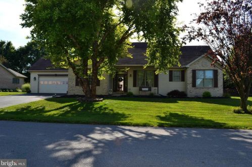 117 Yale Ln, Falling Waters, WV 25419-4038