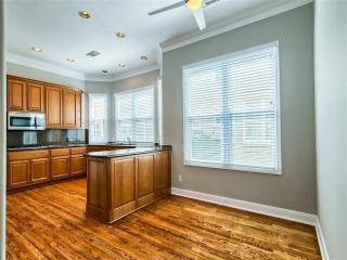 2003 Allen Pkwy, Houston TX  77019-2401 exterior