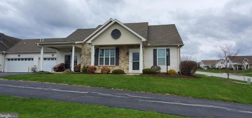 160 Mineral Dr, York, PA 17408-6371