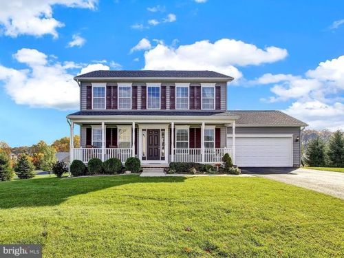 32 Tyler Dr, Hanover, PA 17331-7875