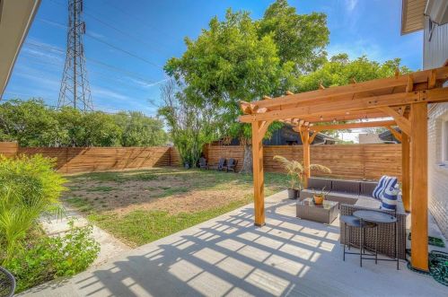 3249 Chapel Downs Dr, Dallas TX  75229-5836 exterior