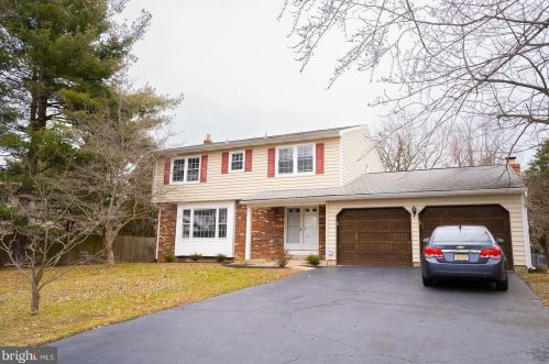 4 Hoffman Dr, Trenton, NJ 08690-2408