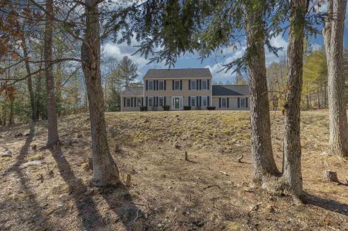 4 Ames Rd, Brookline, NH 03033-2302