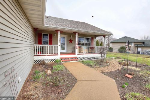 7946 230th Street Ln, Columbus, MN 55025