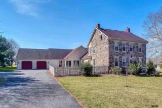 1464 Wheatfield Dr, York, PA 17408-8543