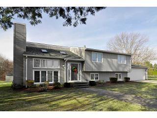 99 Amy Dr, Cranston, RI 02921-1706