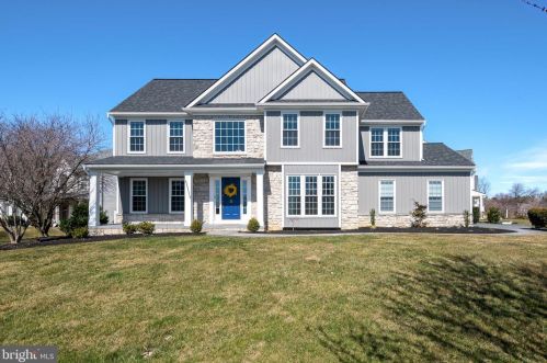8 Fox Hollow Dr, Lancaster, PA 17602-1393