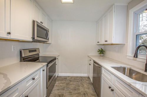 183 Gulf Rd, Somers, CT 06071-2152