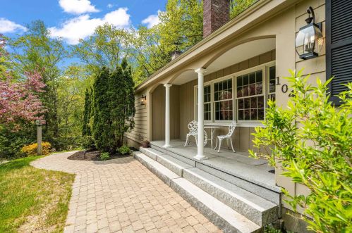 104 Lakeview Dr, Weare, NH 03281-4437