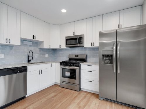 456 Esselen Ct, Carol Stream, IL 60188-9216