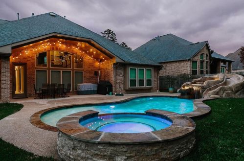 2406 Belton Shores Dr, Conroe TX  77304-4582 exterior