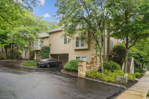 47 Clarken Dr, Town Center NJ  07052-3453 exterior