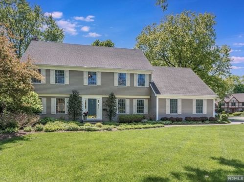 3 Heather Ln, Ridgewood, NJ 07452-2835