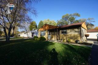 63 Hickory Dr, Carpentersville, IL 60110-1647