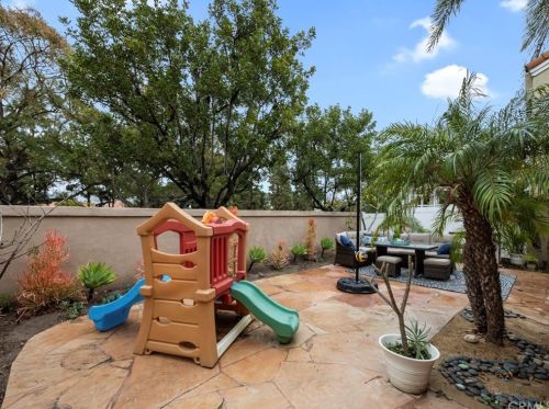 35 Del Perlatto, Irvine CA  92614-5359 exterior